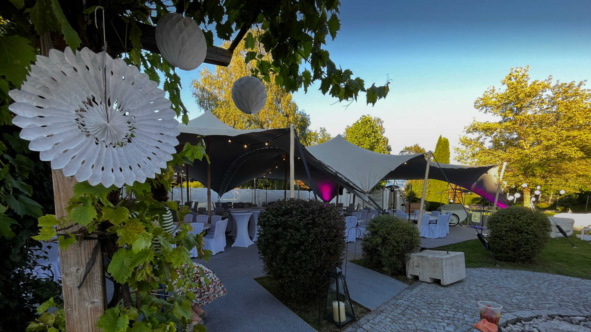 Heiraten im Zelt in Österreich. Stretchzelte in Oberösterreich zum heiraten im Garten oder Freien.